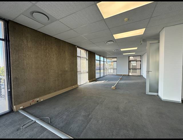 512M² OFFICE TO LET IN SANDHURST